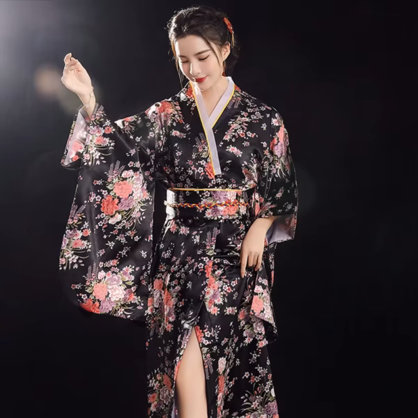 Robe longue noire à motifs floraux roses, modèle Style B